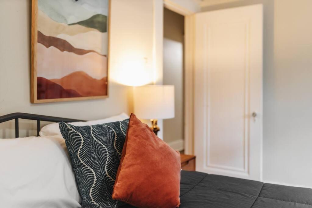 Holiday home Victorian Getaway- Close To Downtown & Airport, Sleeps 5 Austin