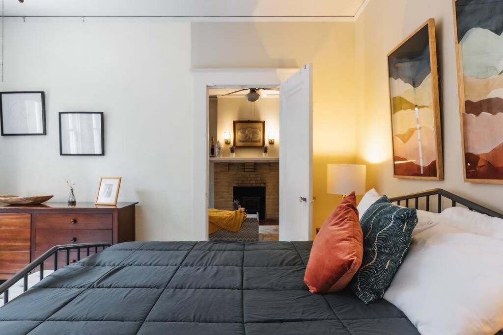 Victorian Getaway- Close To Downtown & Airport, Sleeps 5 Austin