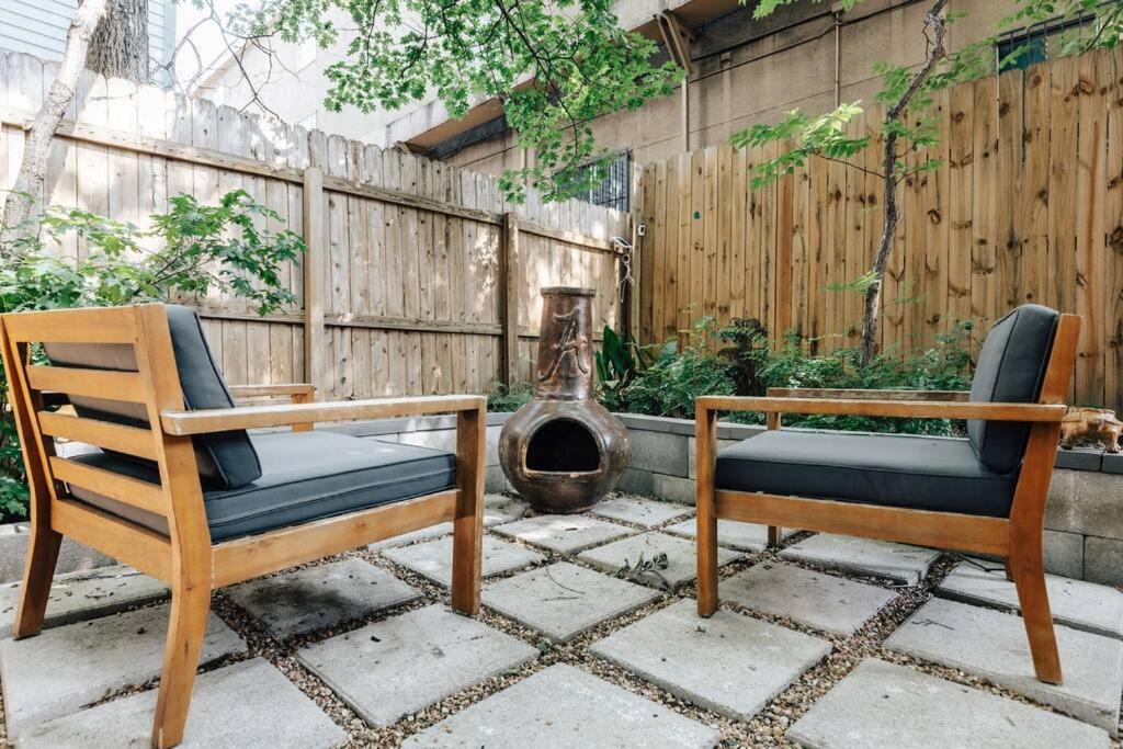 Victorian Getaway- Close To Downtown & Airport, Sleeps 5