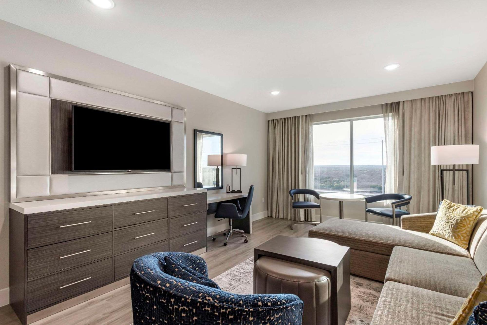 Cambria Uptown Near The Domain *