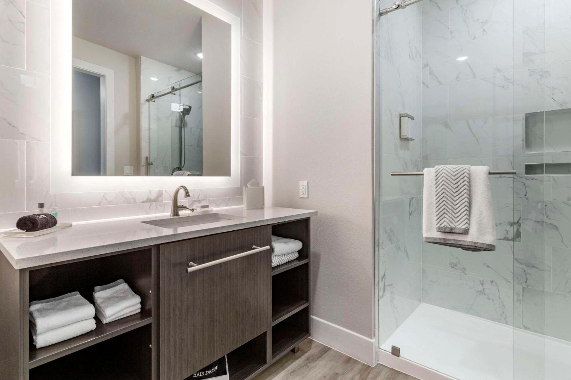 Cambria Uptown Near The Domain *