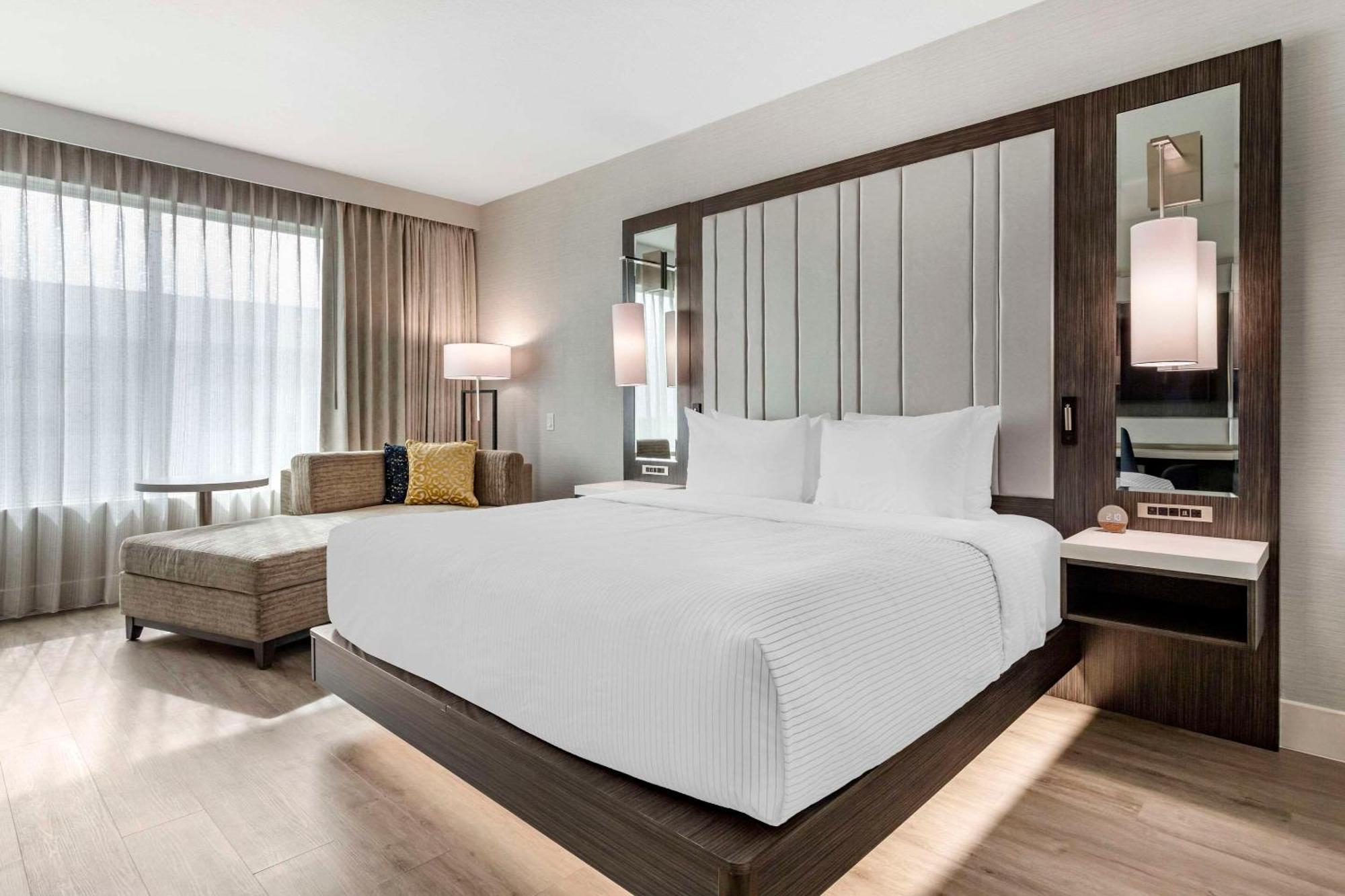 Cambria Uptown Near The Domain *