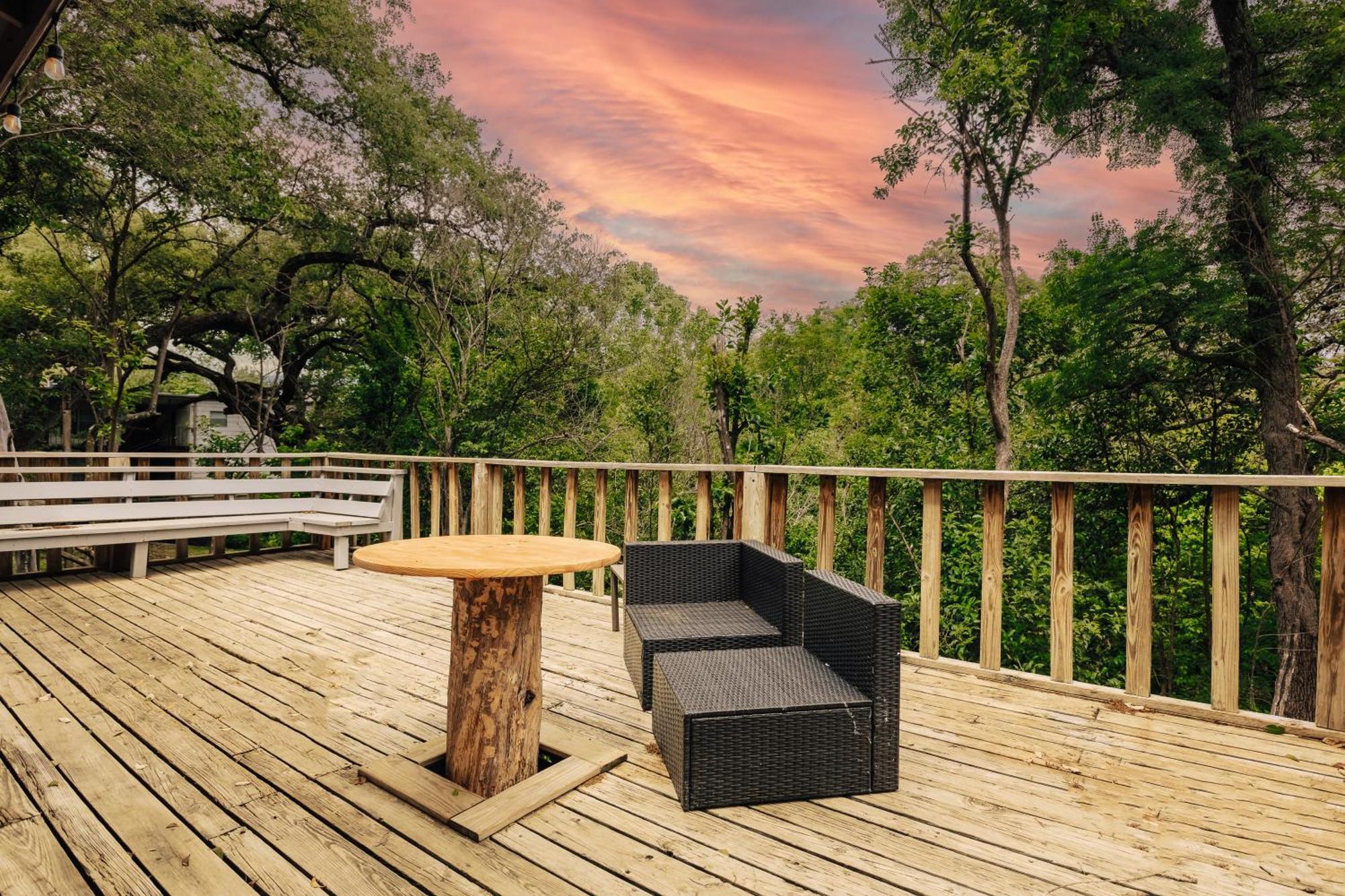 Charming Tree House Retreat Near Ut Campus, Moody Center & Capitol Austin