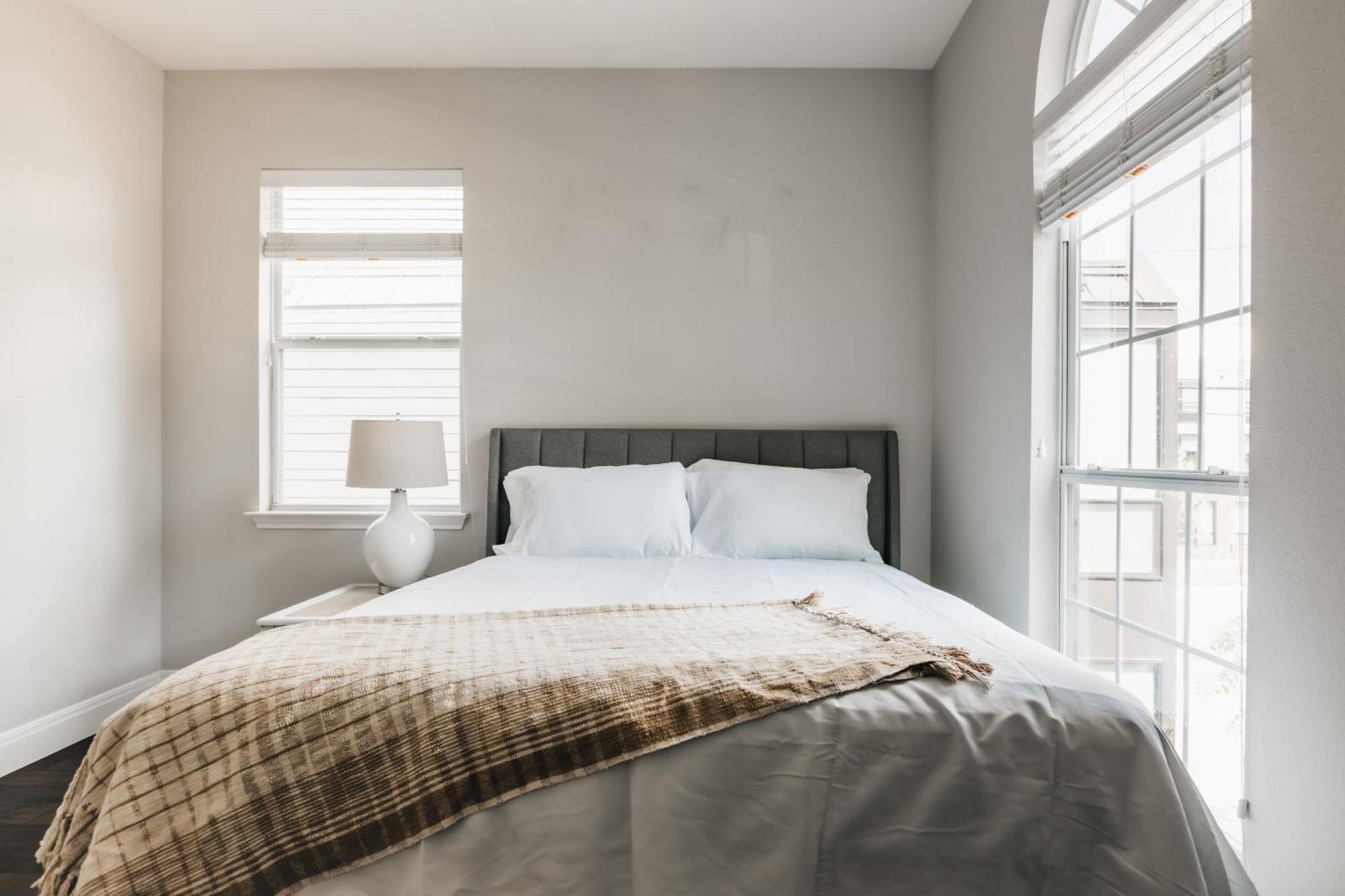 Stylish Downtown Escape, Walk To Brewery -Pool & Relaxation Holiday home Austin