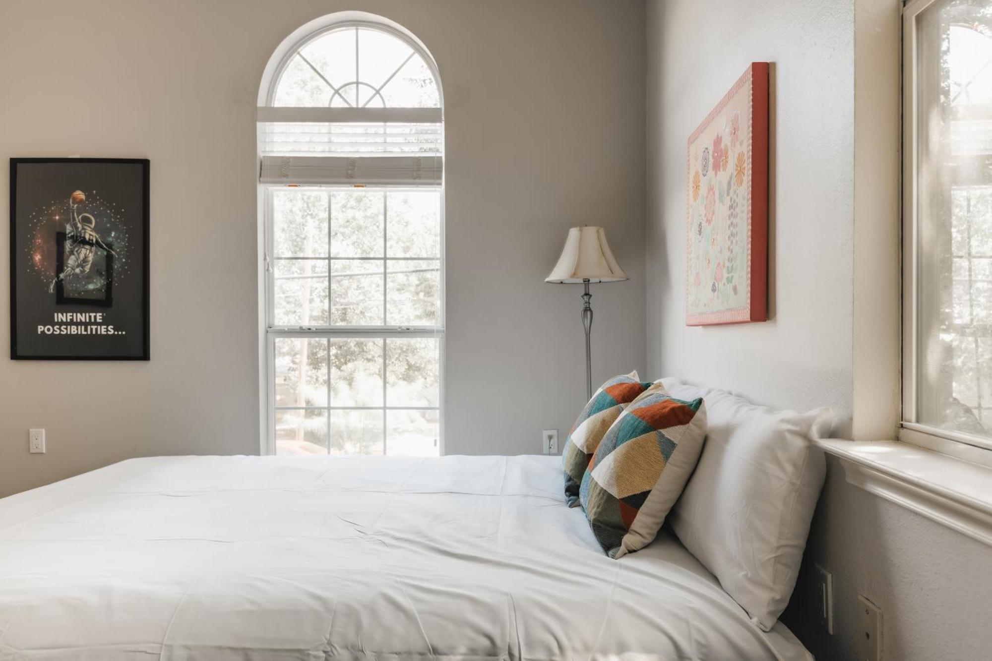 Stylish Downtown Escape, Walk To Brewery -Pool & Relaxation Holiday home *