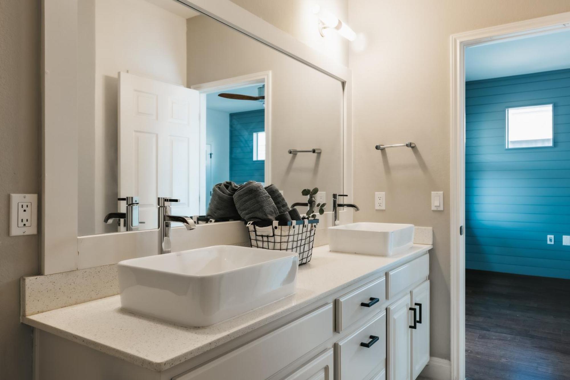 Holiday home Stylish Downtown Escape, Walk To Brewery -Pool & Relaxation *