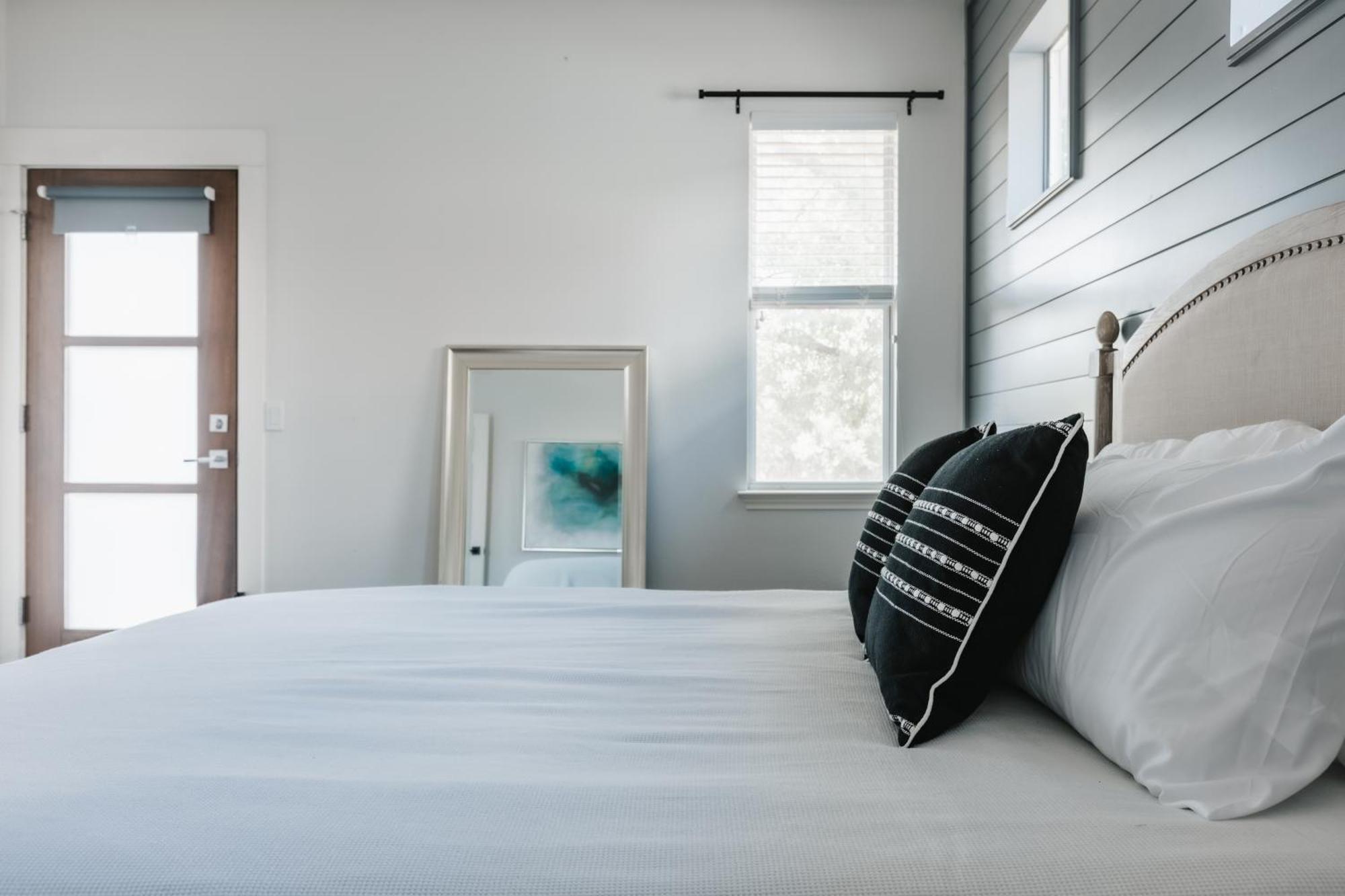 Stylish Downtown Escape, Walk To Brewery -Pool & Relaxation Austin