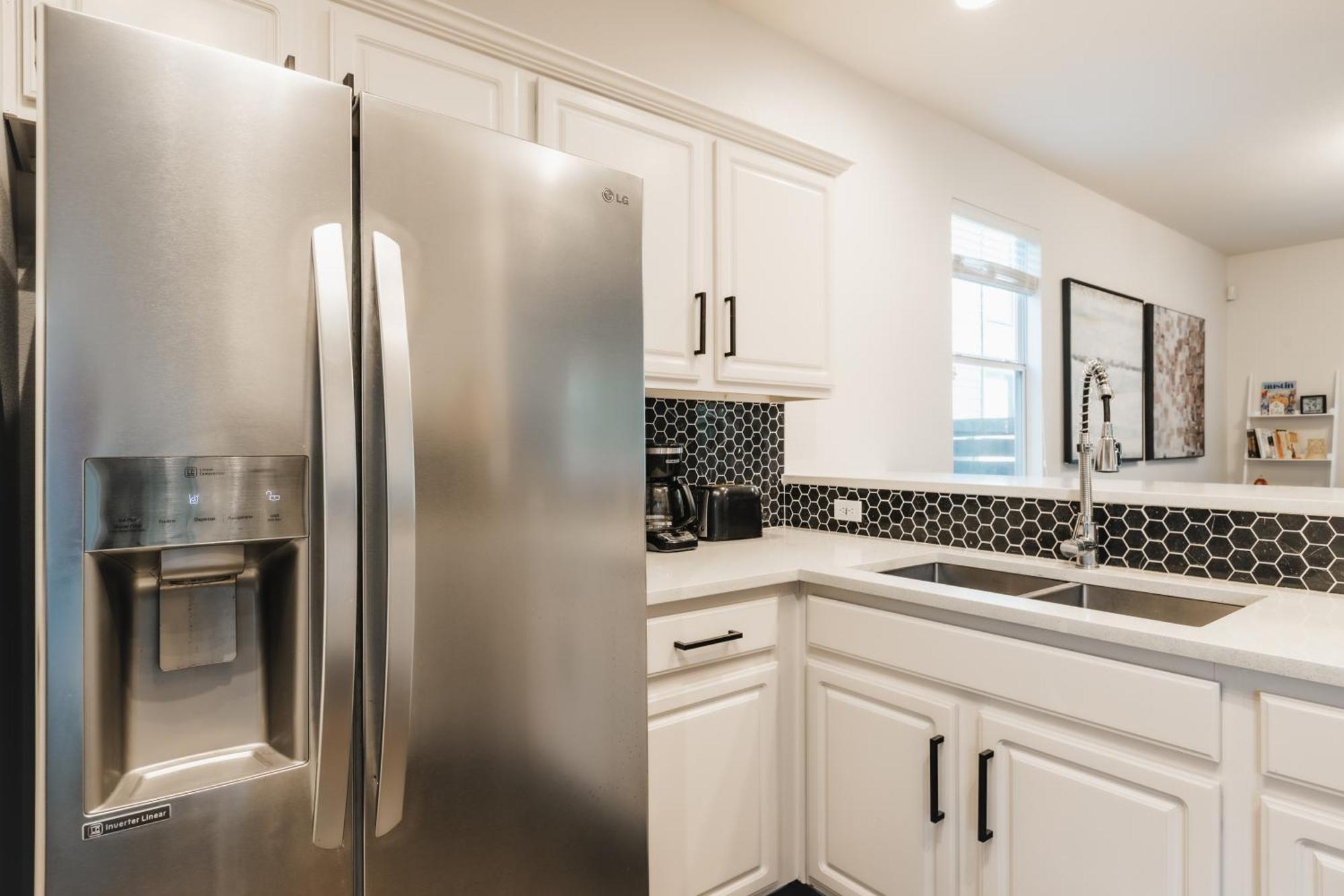 Stylish Downtown Escape, Walk To Brewery -Pool & Relaxation *