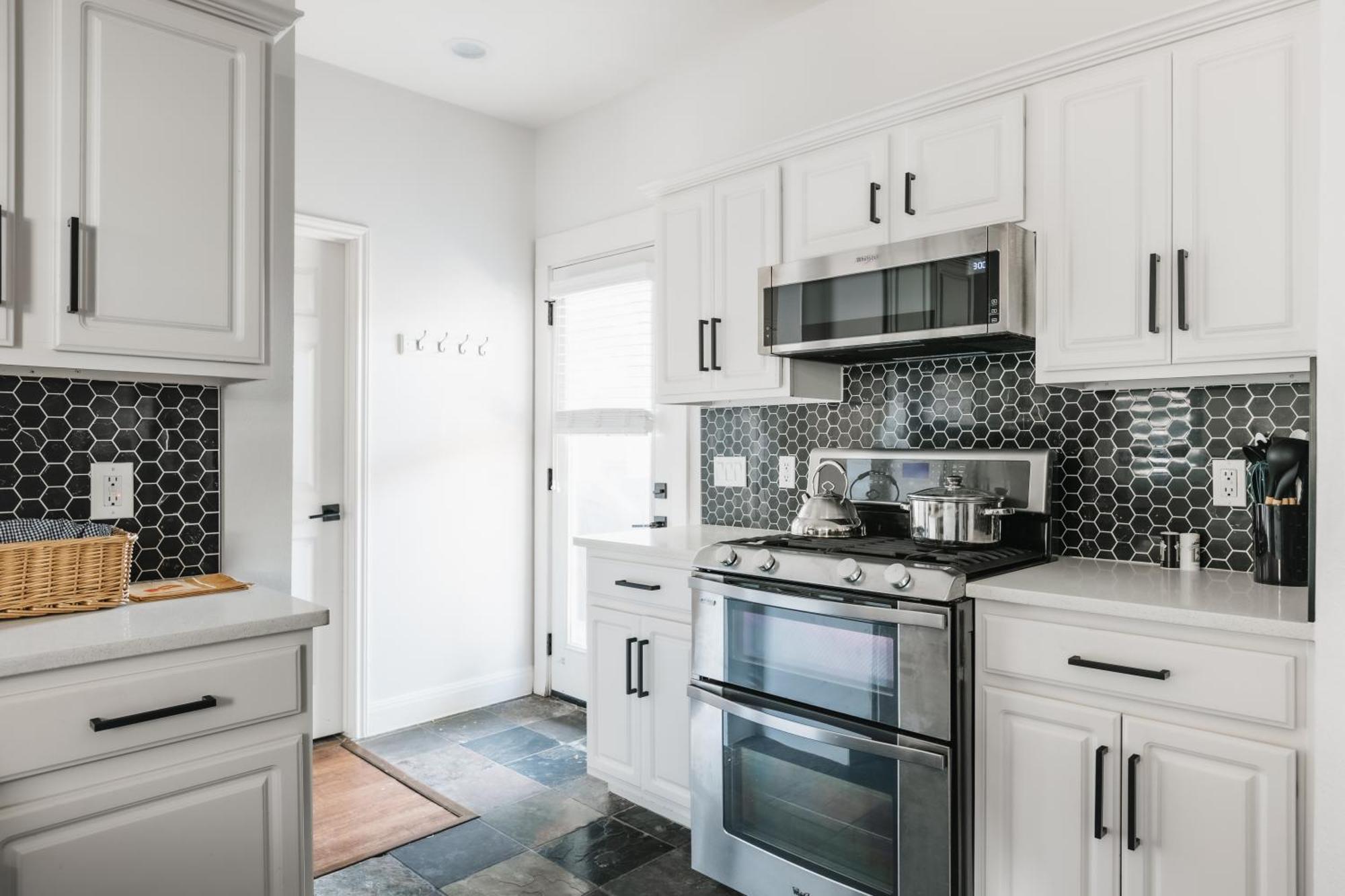 Stylish Downtown Escape, Walk To Brewery -Pool & Relaxation Holiday home Austin