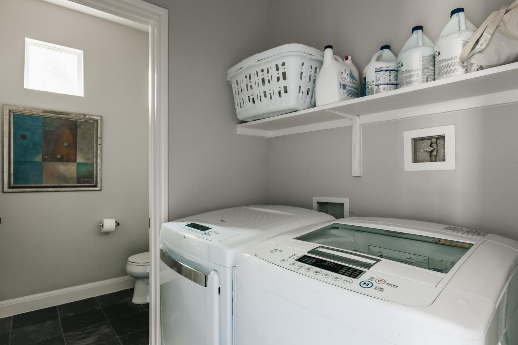 Stylish Downtown Escape, Walk To Brewery -Pool & Relaxation * Austin