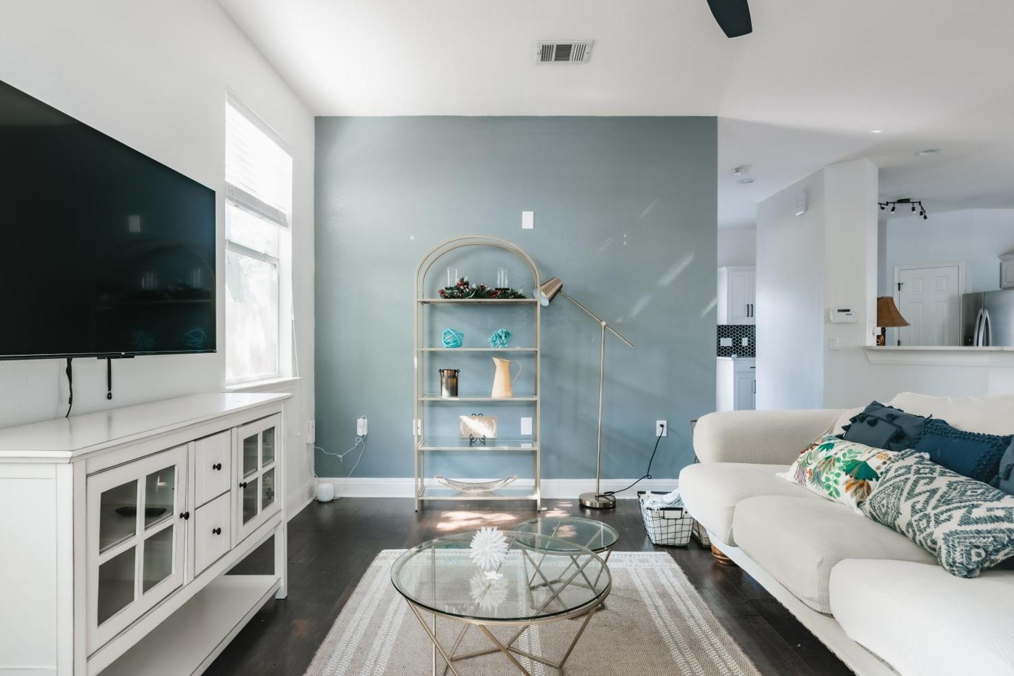 Holiday home Stylish Downtown Escape, Walk To Brewery -Pool & Relaxation *