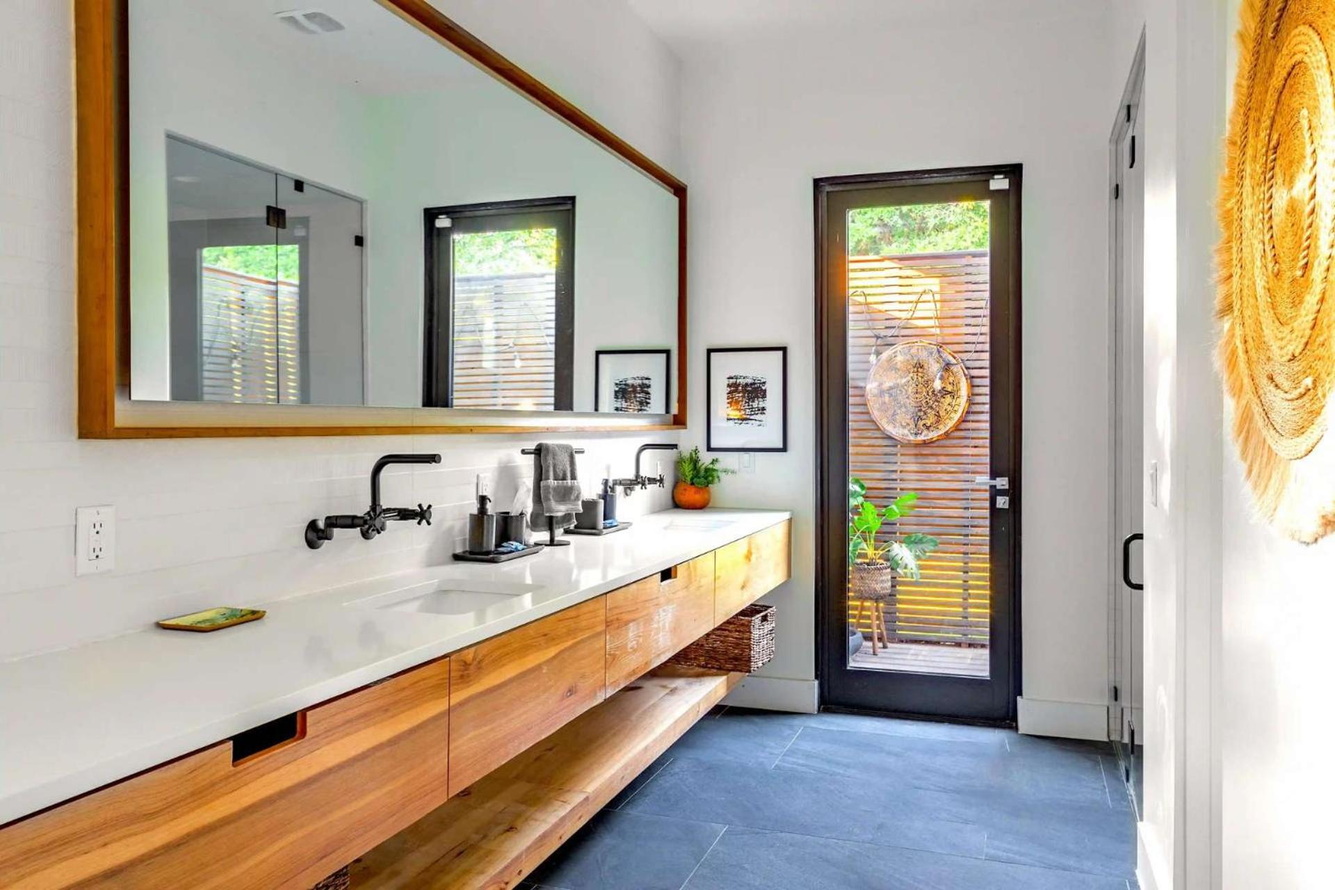 Eastside Mansion With Pool - Rainey St - 7 Min Drive *