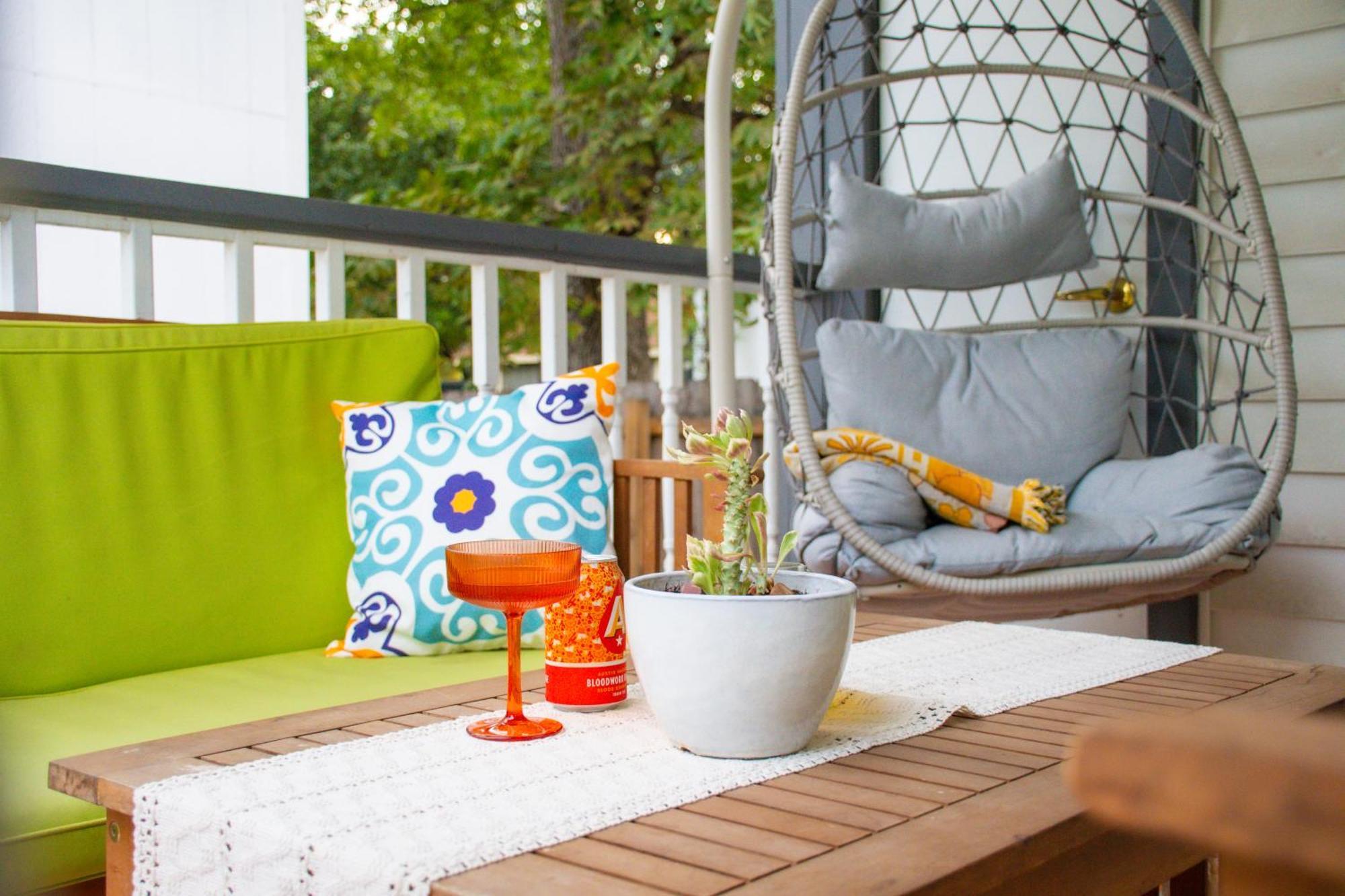 Stylish, Artsy Eastside Holiday home