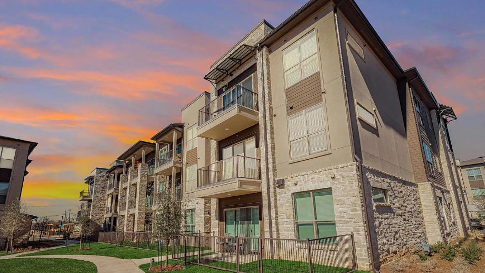 Landing At The Haywood - 2 Bedrooms In Slaughter Creek Apartment