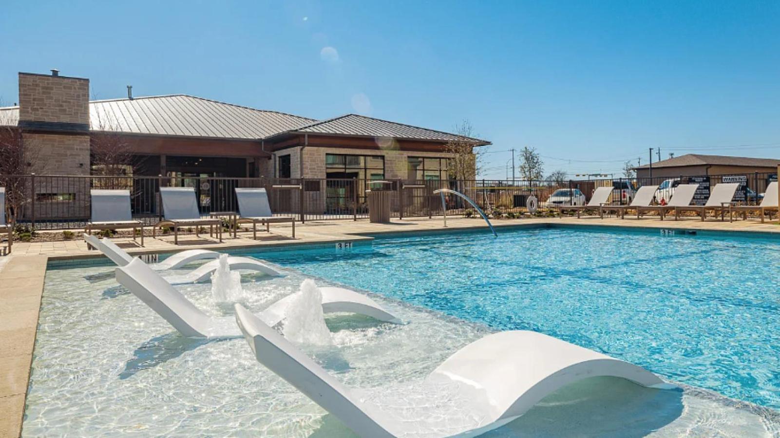 Apartment Landing At The Haywood - 2 Bedrooms In Slaughter Creek *