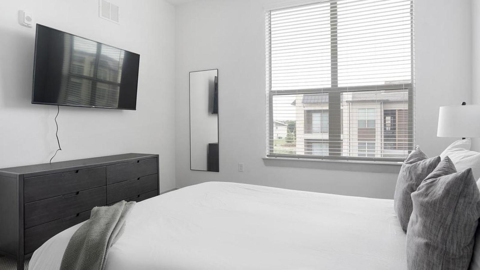 Landing At The Haywood - 2 Bedrooms In Slaughter Creek Apartment *