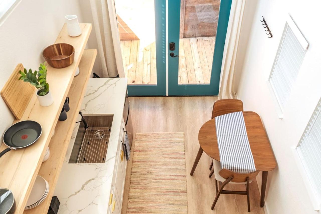 Apartment Cozy And Bright Mid-century Gem In Eastside Action