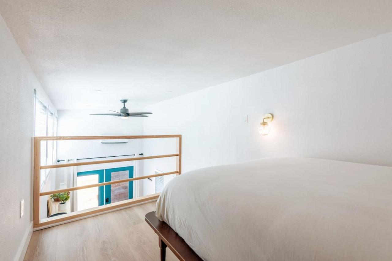 Cozy And Bright Mid-century Gem In Eastside Action Austin