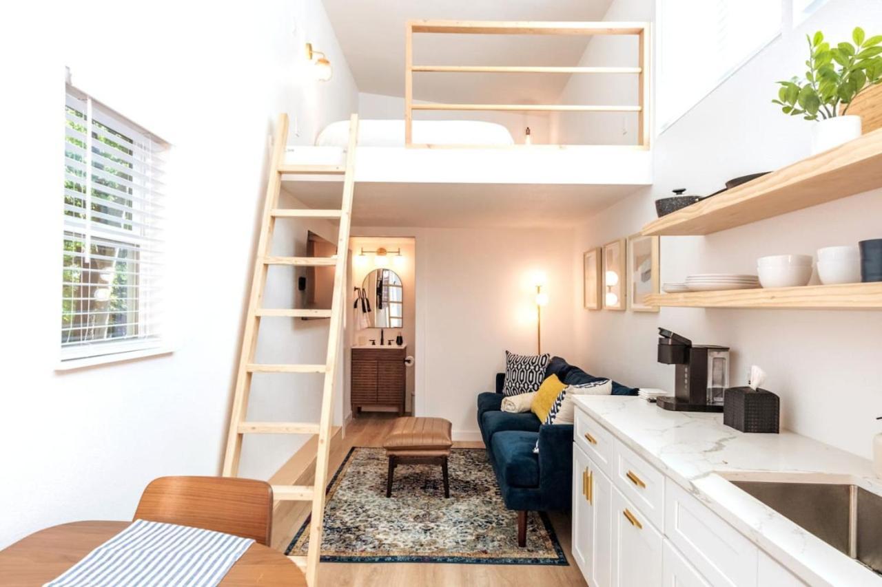 Apartment Cozy And Bright Mid-century Gem In Eastside Action *