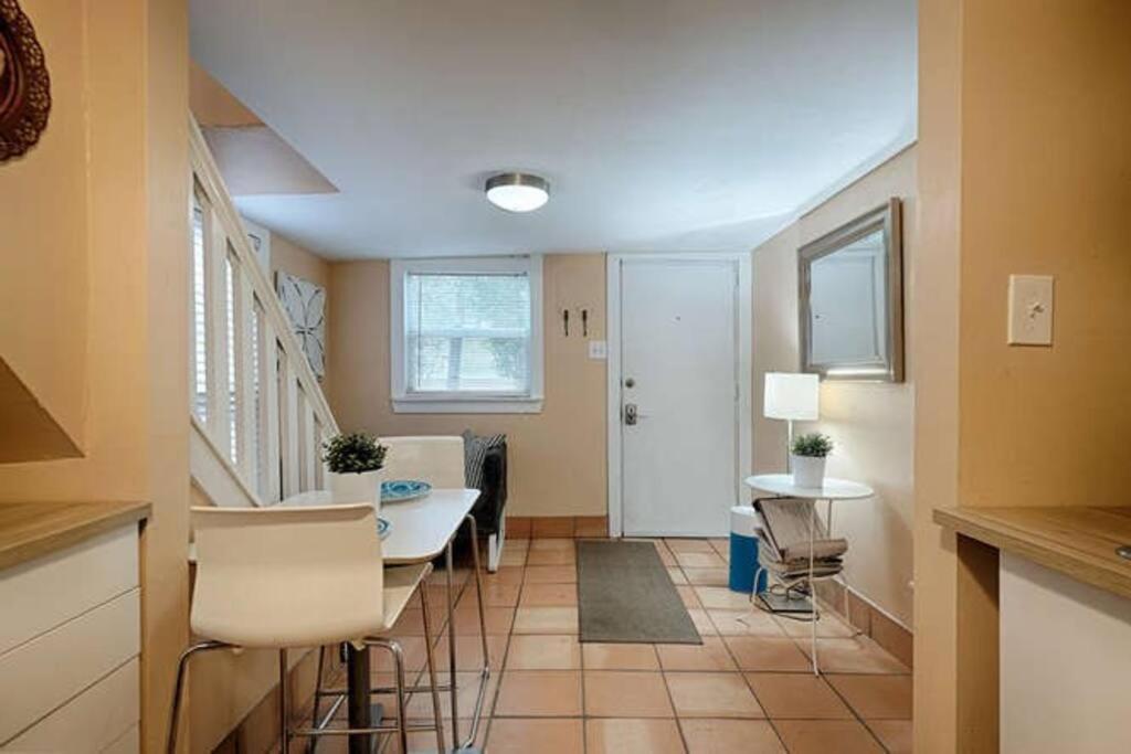 Centrally Located Cozy Tiny Loft, Near Acl, Sxsw, Zilker, 6th Street Austin