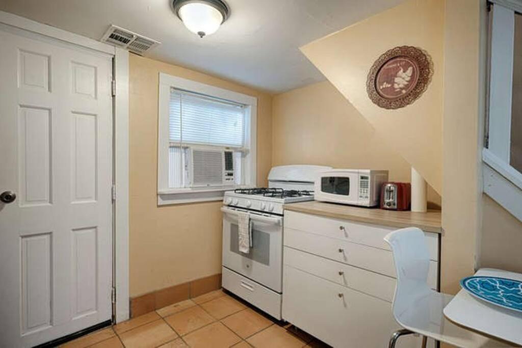 Centrally Located Cozy Tiny Loft, Near Acl, Sxsw, Zilker, 6th Street Austin