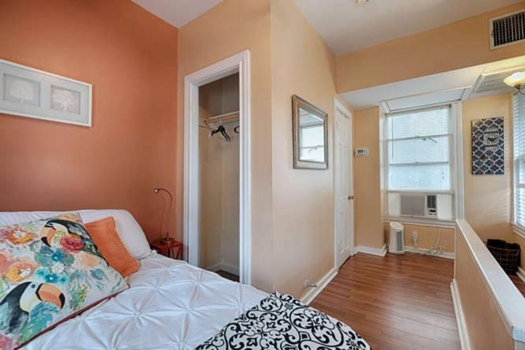 Centrally Located Cozy Tiny Loft, Near Acl, Sxsw, Zilker, 6th Street Apartment Austin