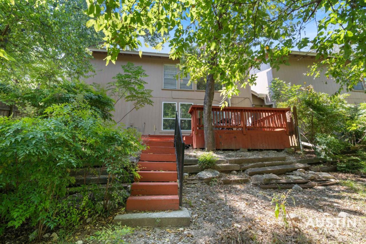 Spacious Atx With Private Deck And Essentials Apartment