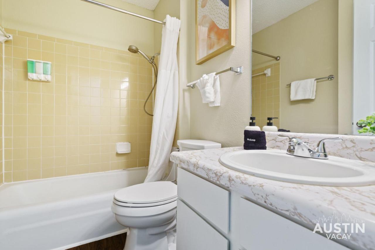 Spacious Atx With Private Deck And Essentials Apartment Austin