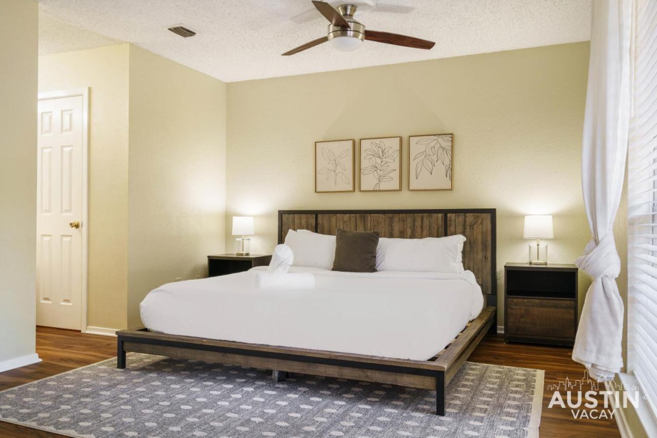 Spacious Atx With Private Deck And Essentials Apartment Austin