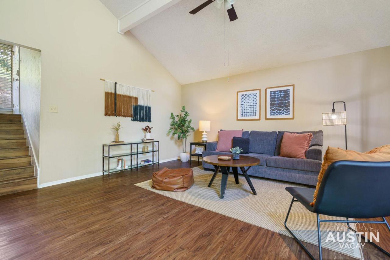 Spacious Atx With Private Deck And Essentials
