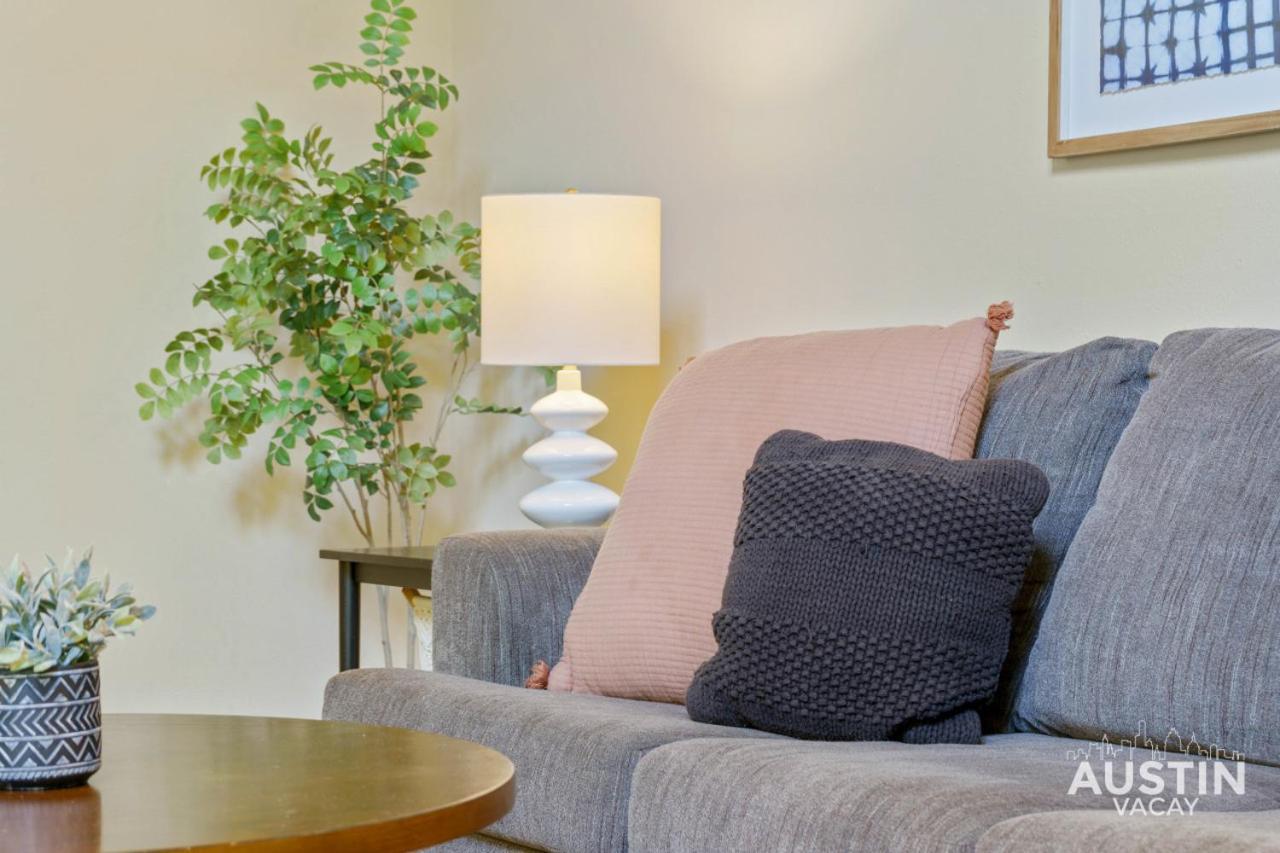 Spacious Atx With Private Deck And Essentials Apartment *