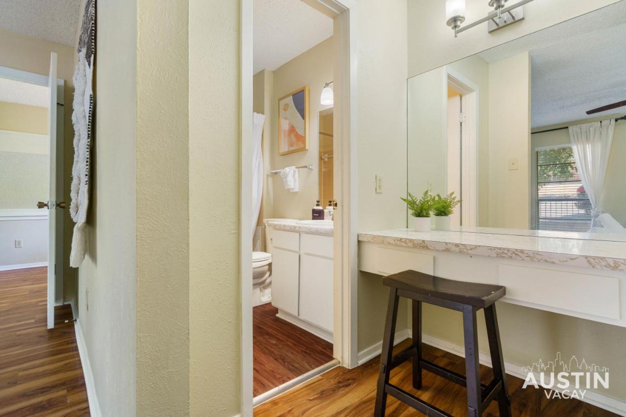 Spacious Atx With Private Deck And Essentials *