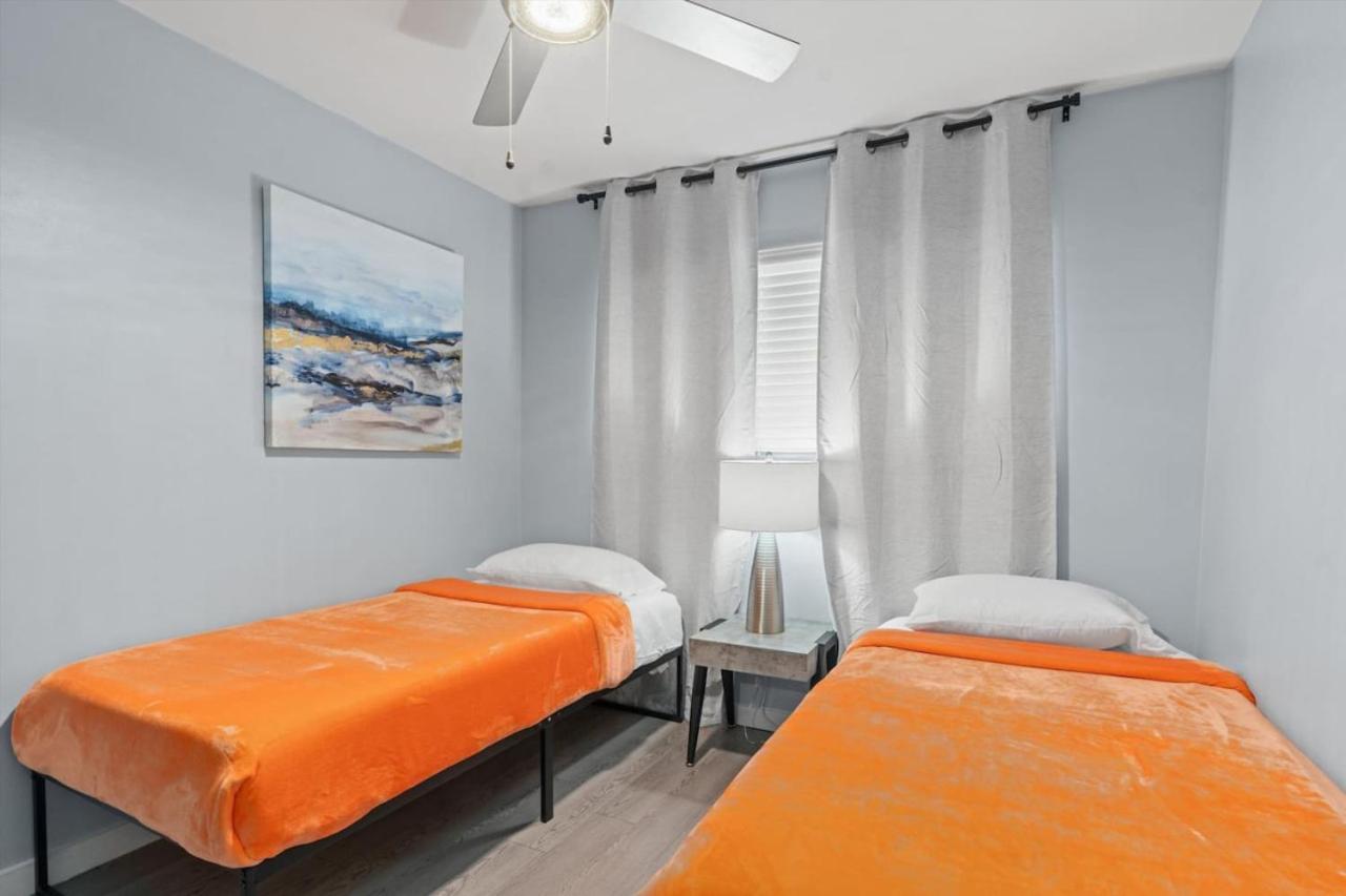 Mins 2 Dwntown - Private Retreat - Cove Apartment *