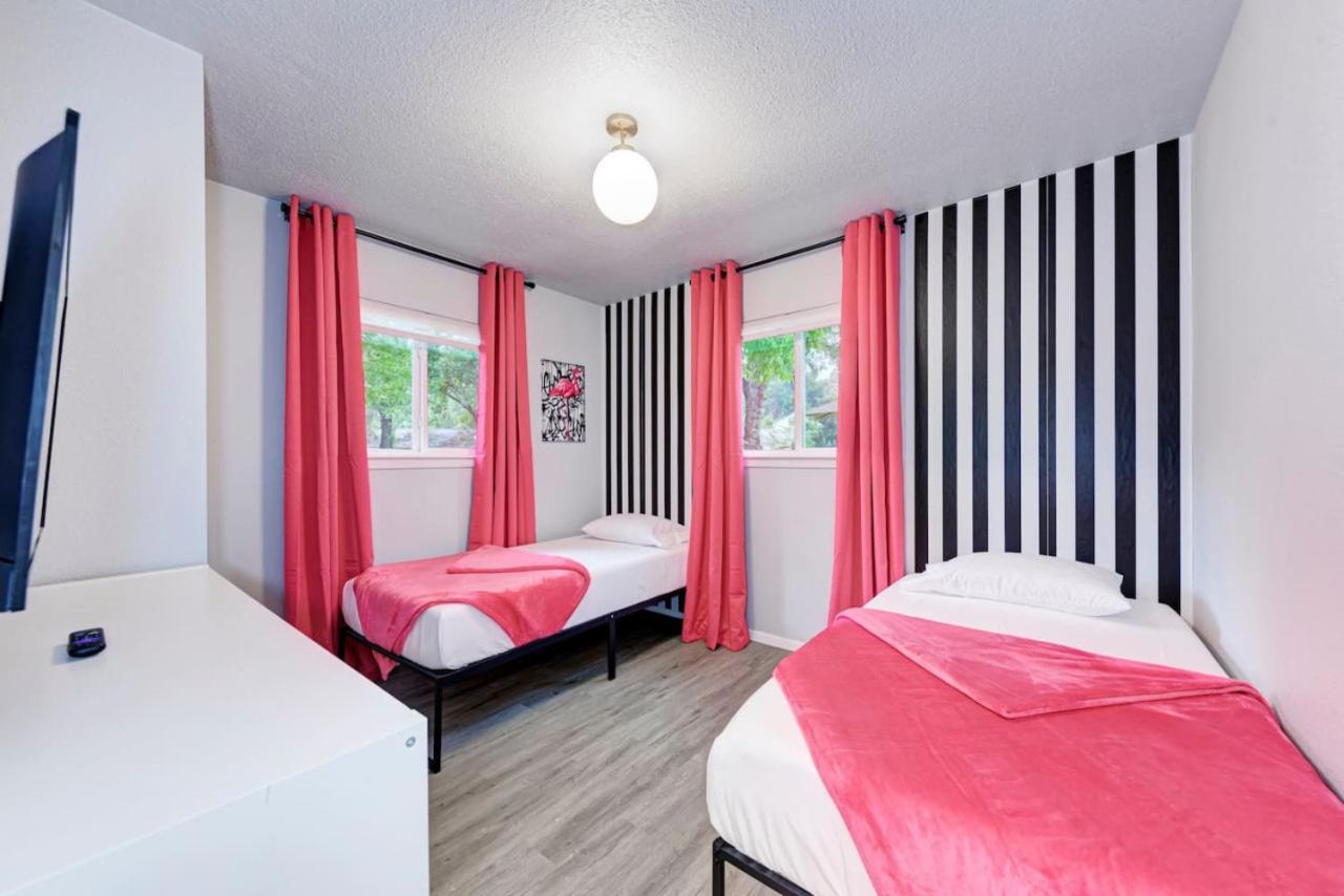 Holiday home Pink Fun - Minutes To Downtown-aus *