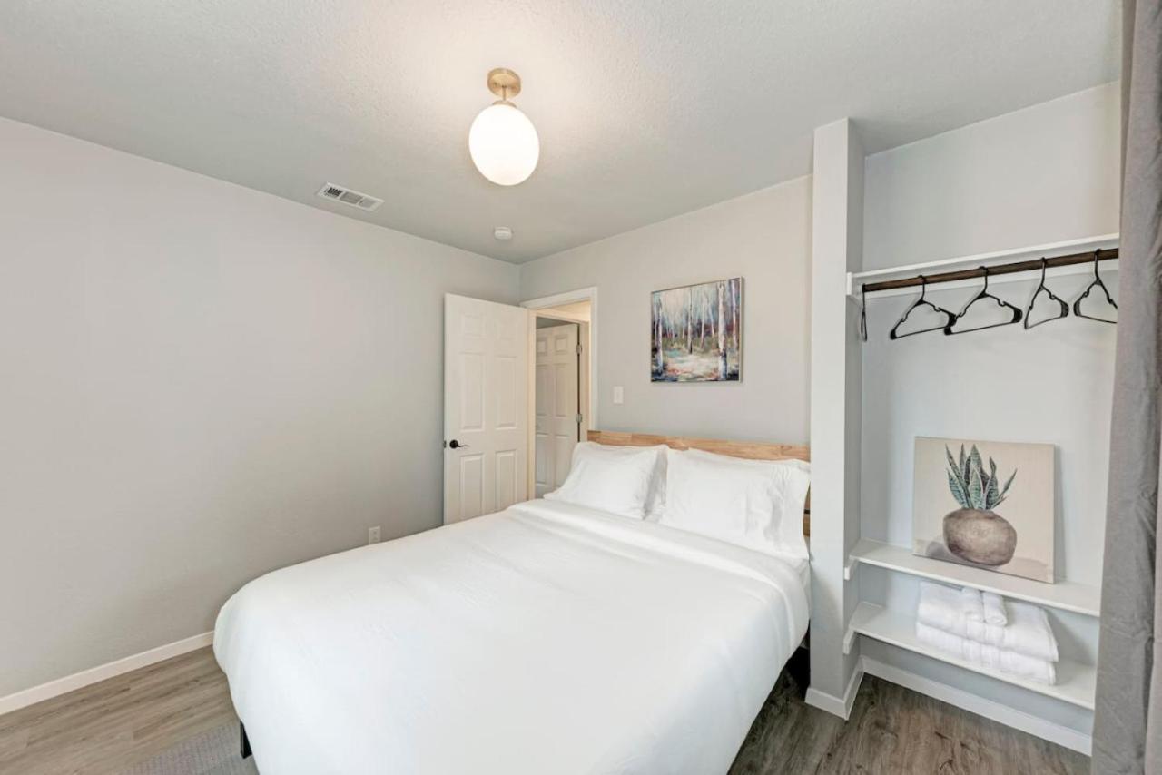 Cozy Modernized - Minutes To Downtown-aus Holiday home