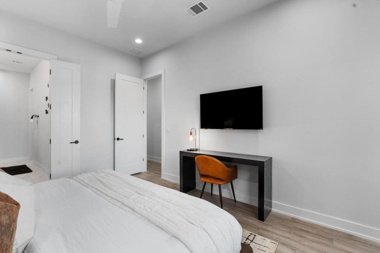 Luxurious - Downtown Access - Spacious *