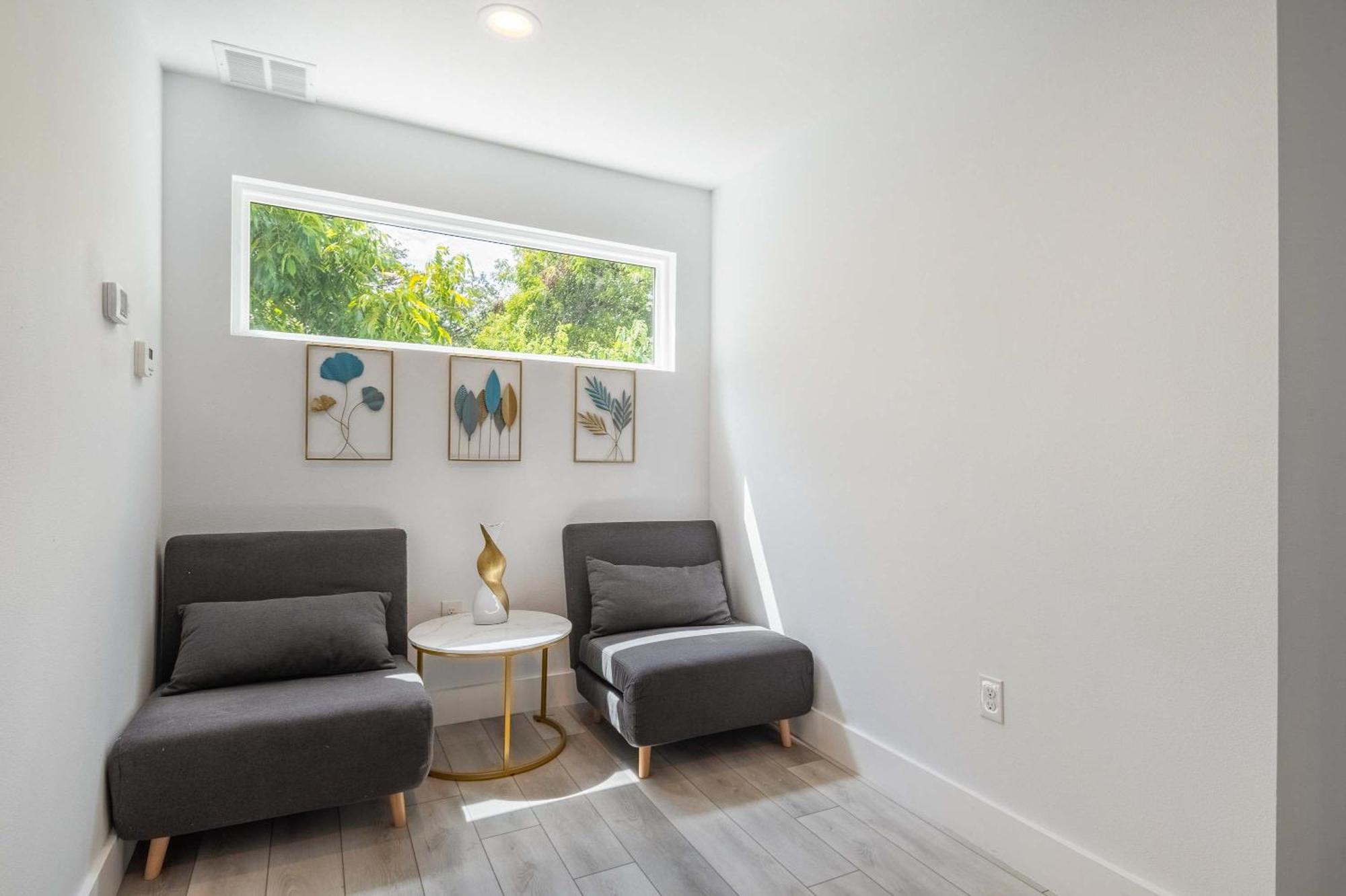 Upstay - Entire 2-home Duplex - Sleeps 37 *
