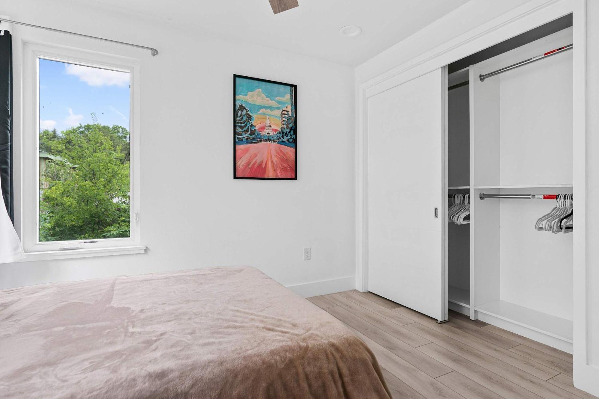 Upstay - Entire 2-home Duplex - Sleeps 37