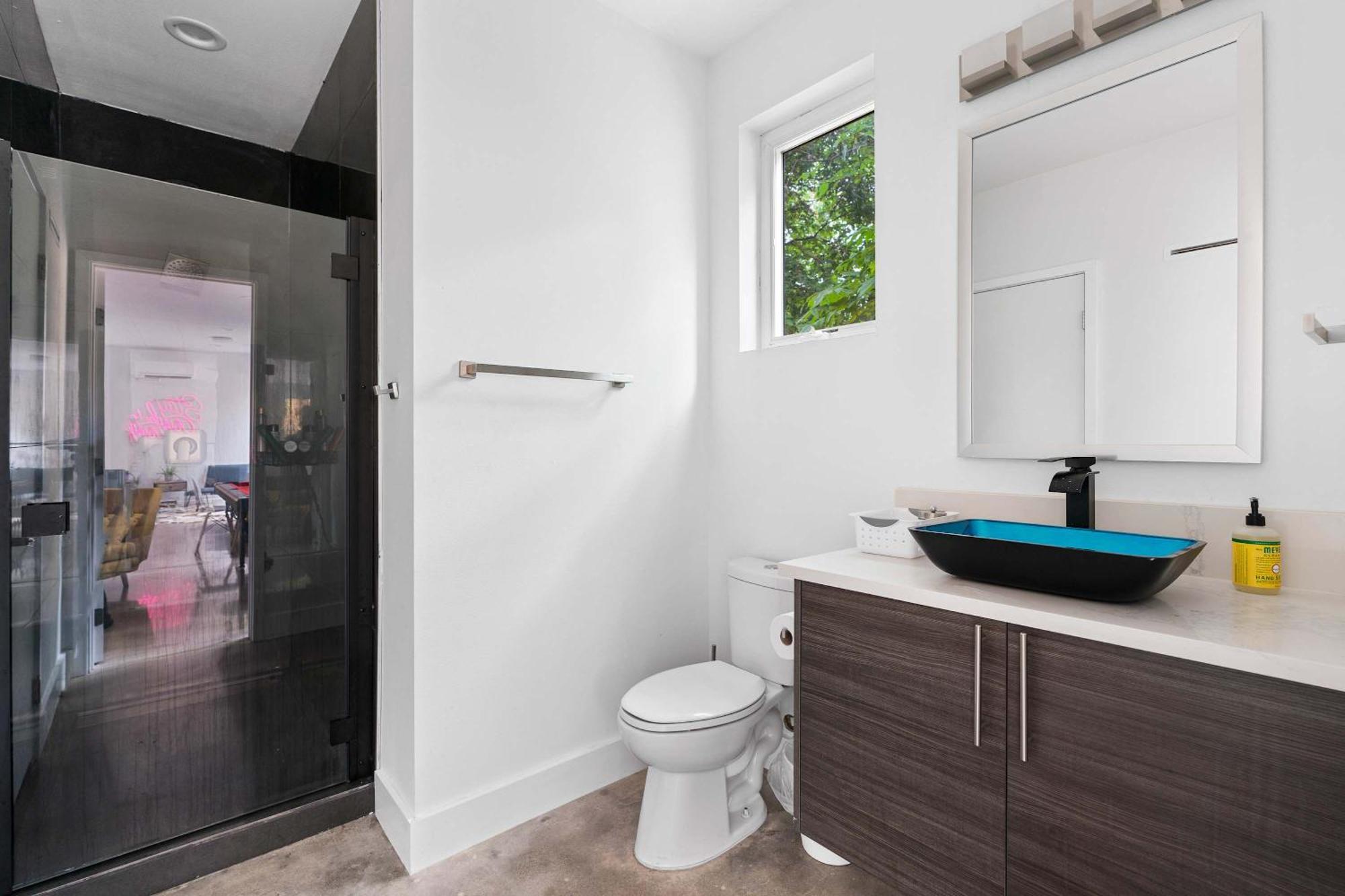 Upstay - Entire 2-home Duplex - Sleeps 37