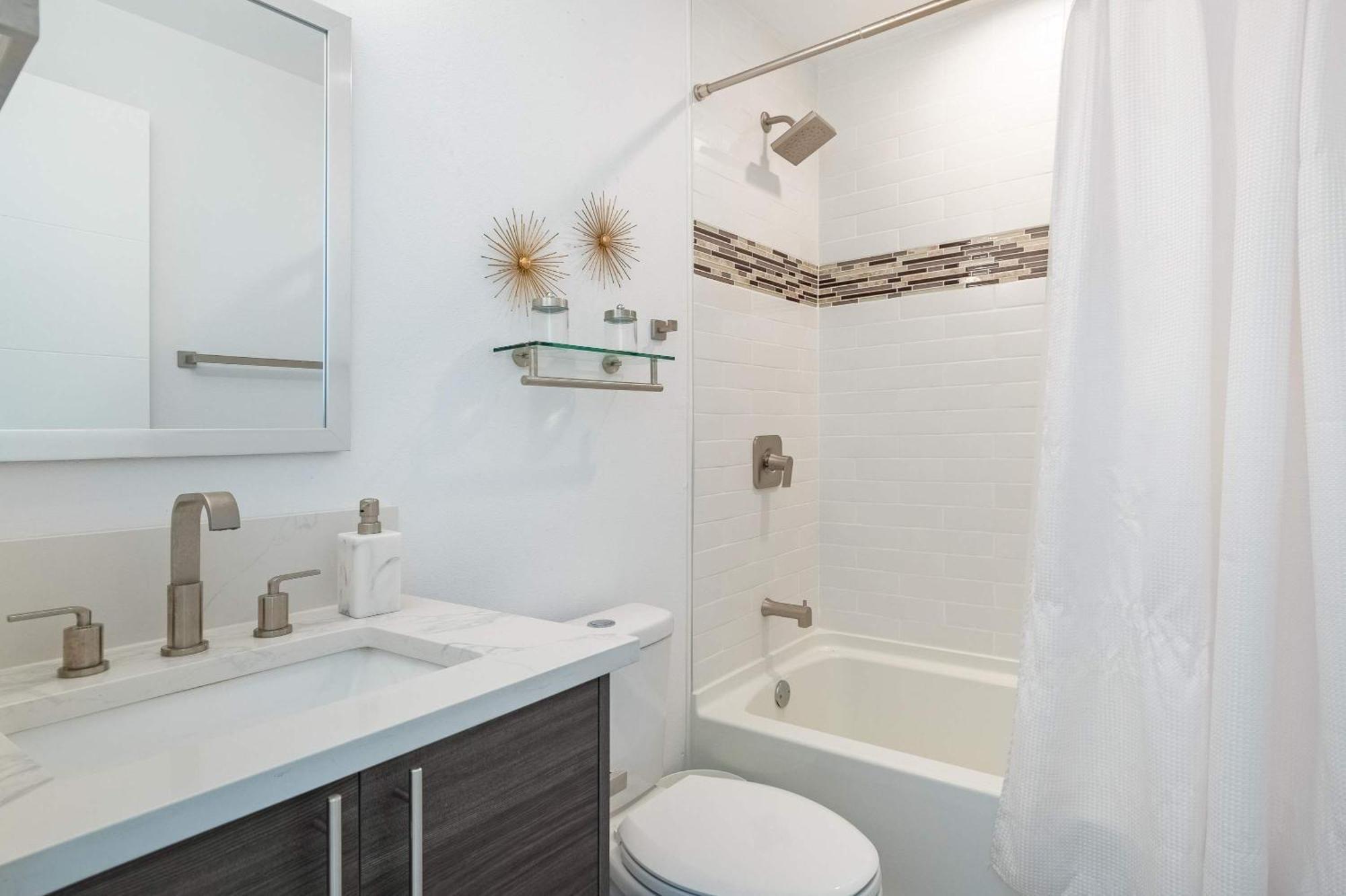 Holiday home Upstay - Entire 2-home Duplex - Sleeps 37 Austin