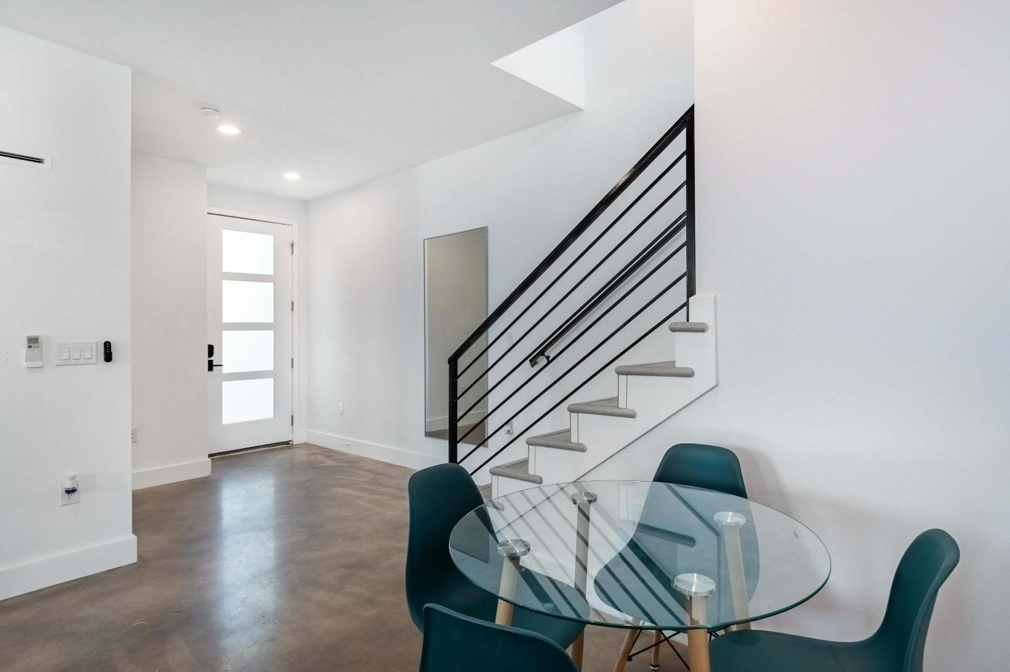 Upstay - Entire 2-home Duplex - Sleeps 37 * Austin