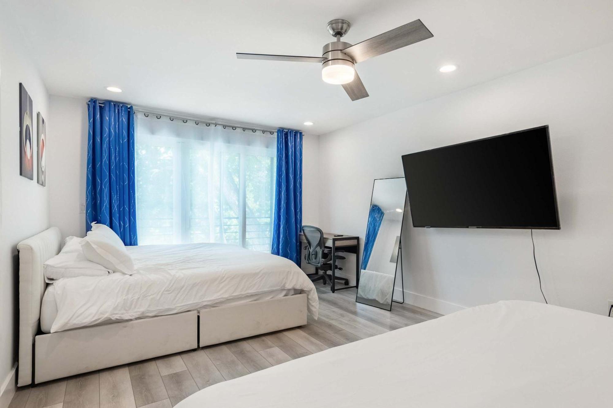 Upstay - Entire 2-home Duplex - Sleeps 37