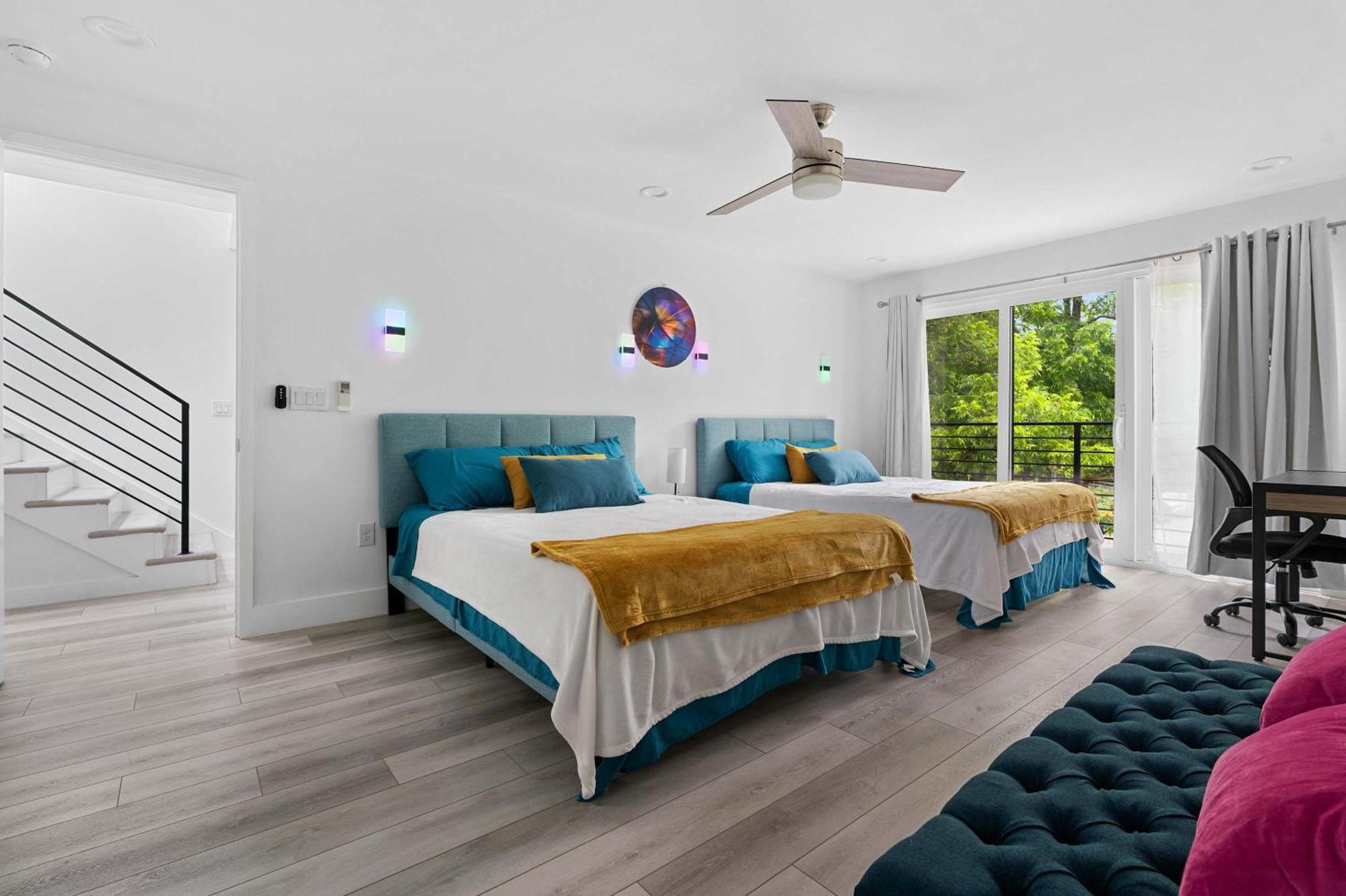 Upstay - Entire 2-home Duplex - Sleeps 37 Holiday home *