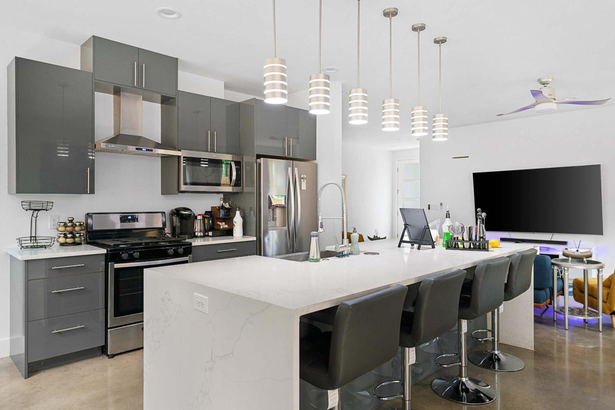 Upstay - Entire 2-home Duplex - Sleeps 37 * Austin