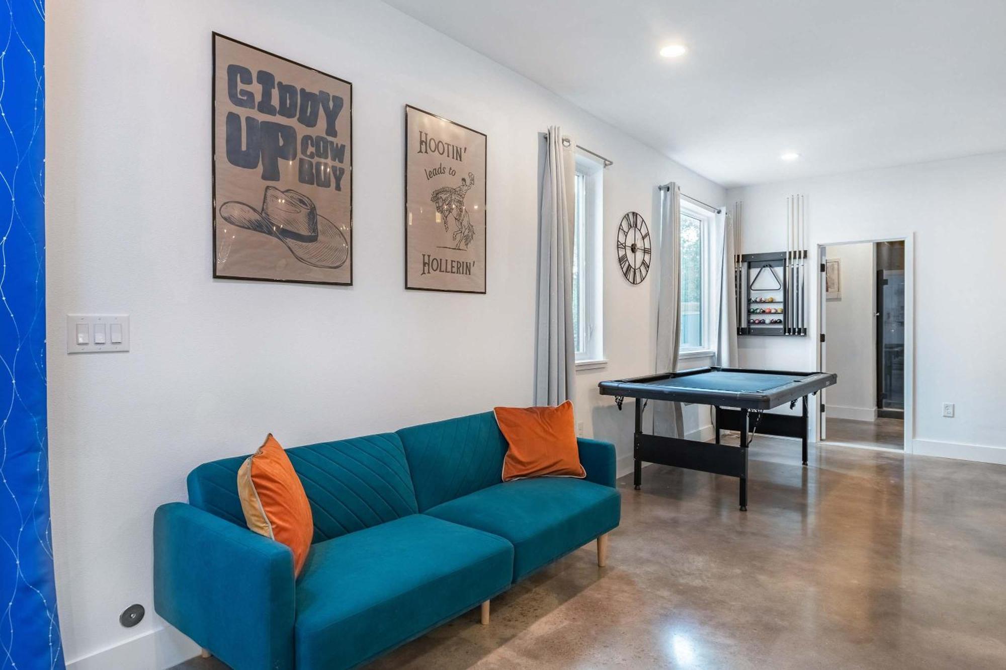 Upstay - Entire 2-home Duplex - Sleeps 37 * Austin
