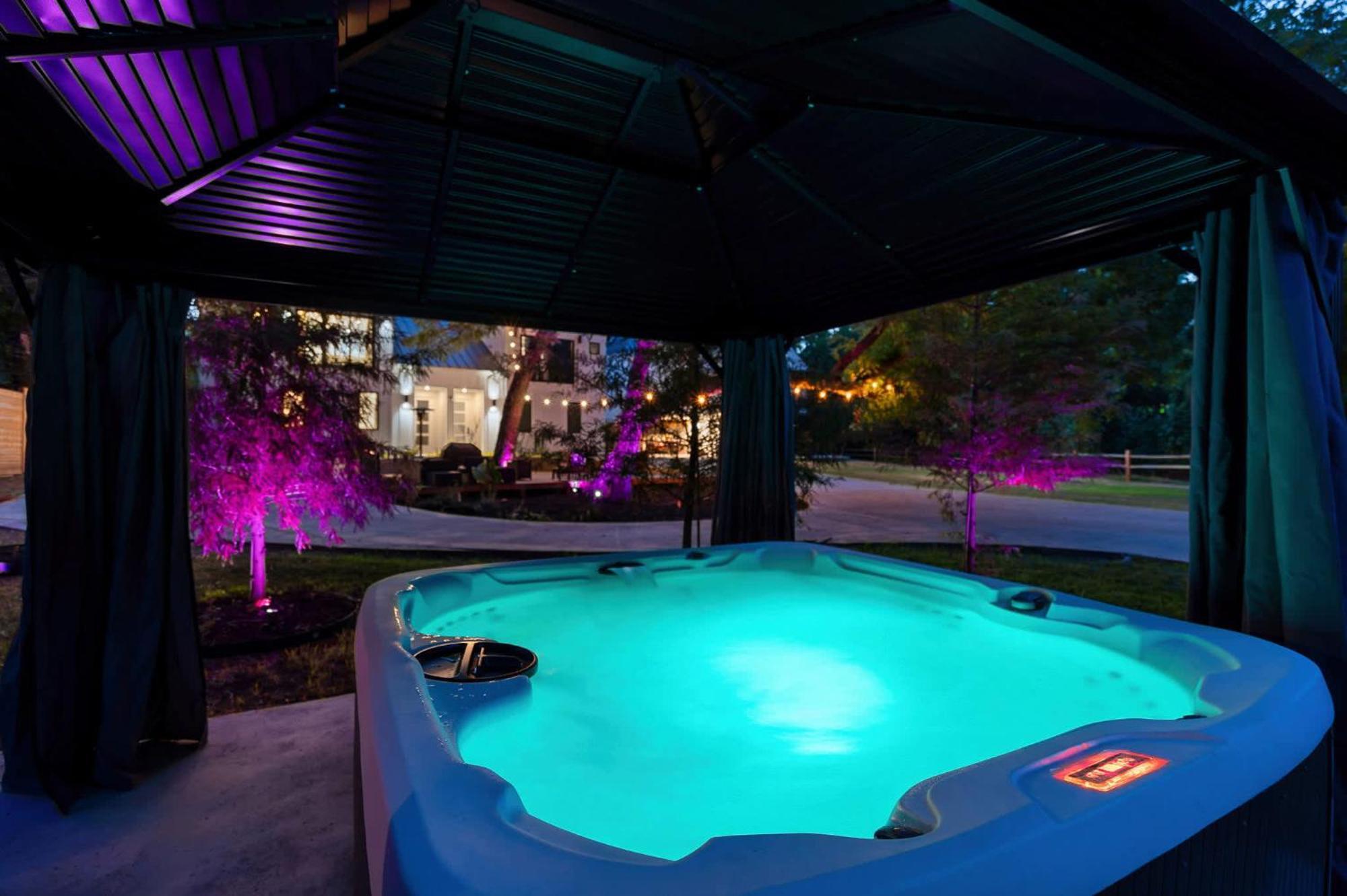 Upstay - Entire 2-home Duplex - Sleeps 37 Holiday home Austin