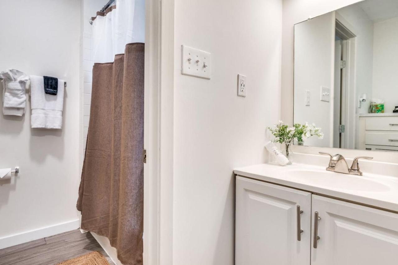 Stylish In Allandale 10 Mins To Downtown.