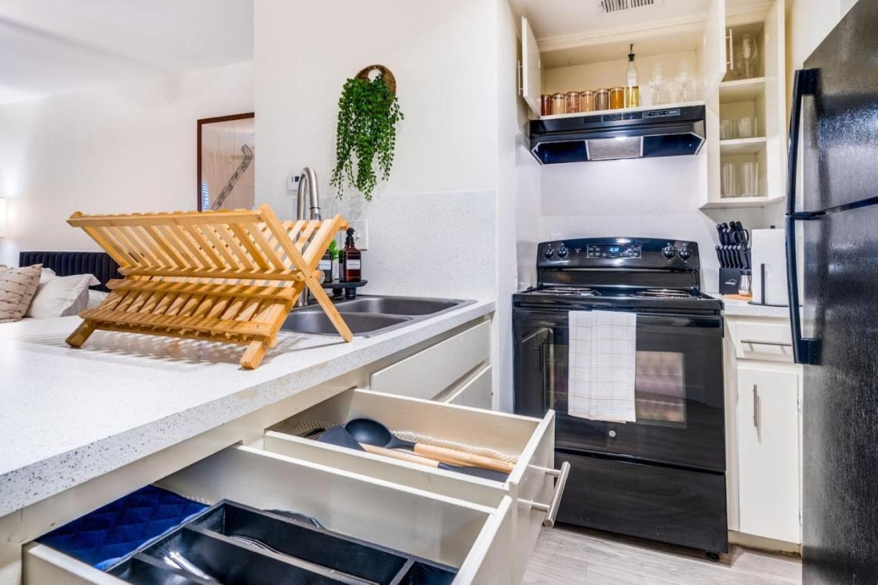Stylish In Allandale 10 Mins To Downtown. Austin