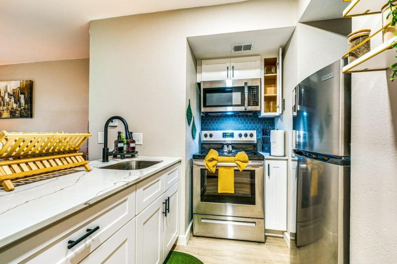 Exquisite Pet-friendly 10mins From Downtown Apartment