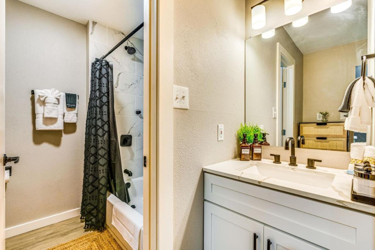 Exquisite Pet-friendly 10mins From Downtown *